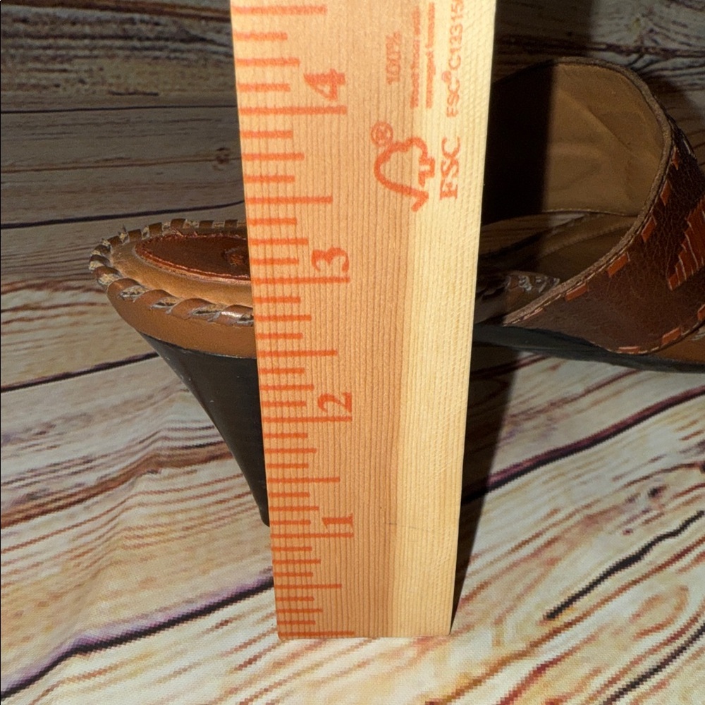 Nurture by Lamaze Brown and Yellow Sandals 2 1/4” heel size 8 1/2 - Picture 13 of 14